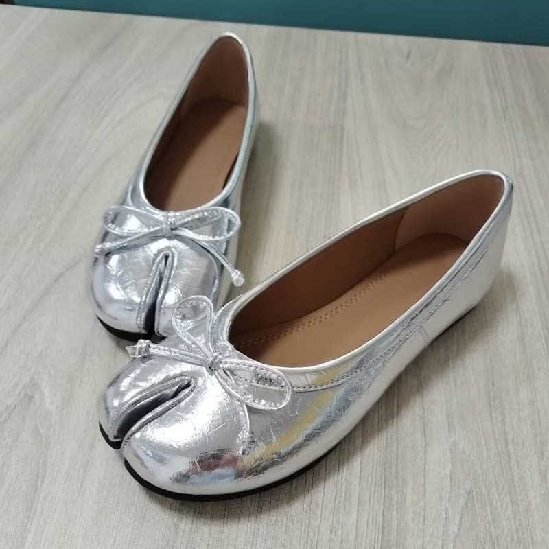 Casual Women's Shoes Featuring Bistinctive Split Toes And Flat Sole.