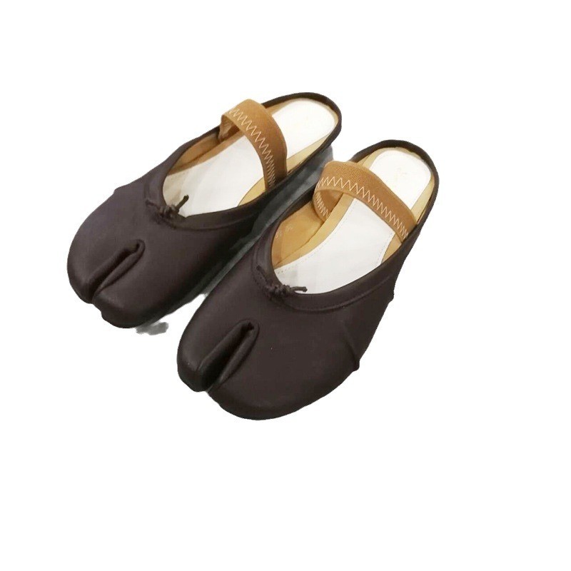 This New type Of Flat-toed Split-heel Shoes Is Both Soft And Comfortable.