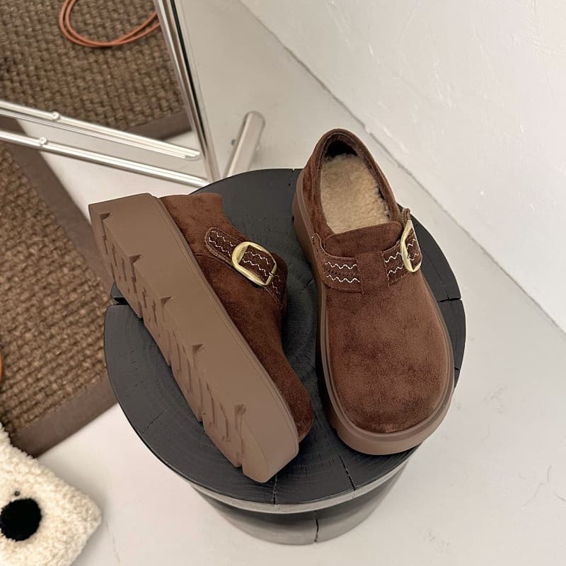 casual women's shoes