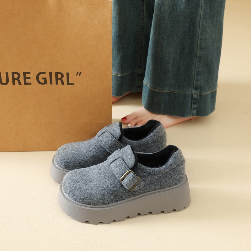 casual shoe for men with buckle