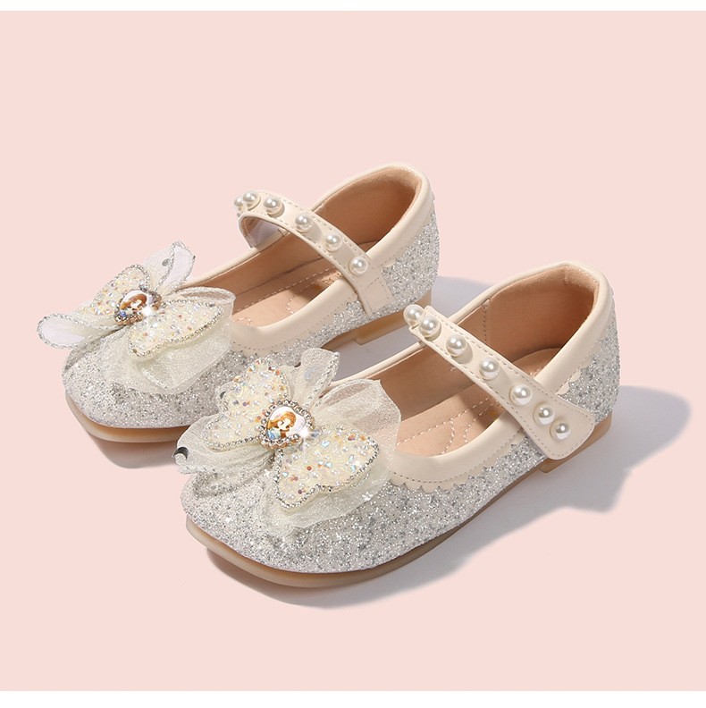 clips or decorations for children's shoes